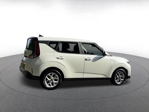 Used 2025 Kia Soul LX w/ LX Technology Package FWD image 21