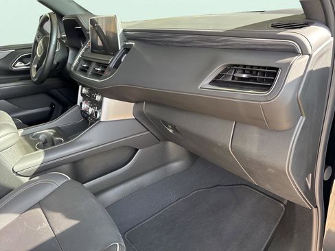 Used 2023 GMC Yukon SLT w/ SLT Premium Package image 5