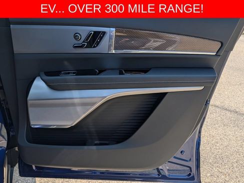 Used 2026 Cadillac Vistiq Sport w/ LPO, Floor Liner Package AWD/4WD image 15