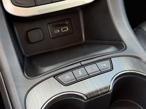 Used 2023 GMC Acadia SLT image 23