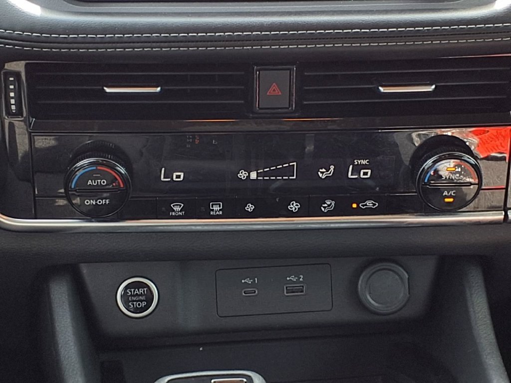 Used 2023 Nissan Rogue SV FWD image 15