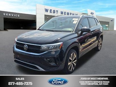 Used 2024 Volkswagen Taos SE w/ Panoramic Sunroof Package