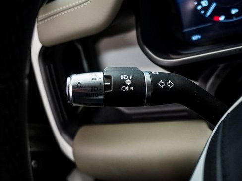 Used 2022 Land Rover Defender 90 X-Dynamic HSE image 16