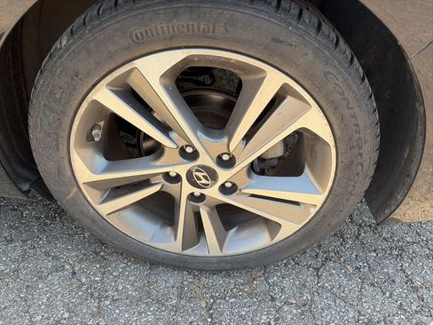 Used 2017 Hyundai Elantra Limited w/ Limited Ultimate Package 09 image 5