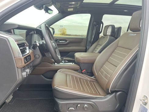 Used 2025 GMC Yukon Denali Ultimate image 12