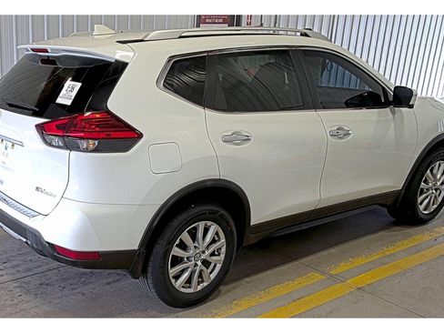 Used 2017 Nissan Rogue SV w/ SV Premium Package AWD/4WD image 4