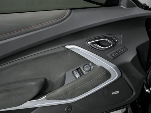 Used 2019 Chevrolet Camaro ZL1 image 18