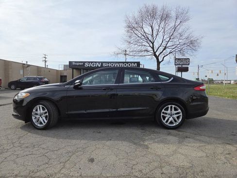 Used 2016 Ford Fusion SE FWD image 14