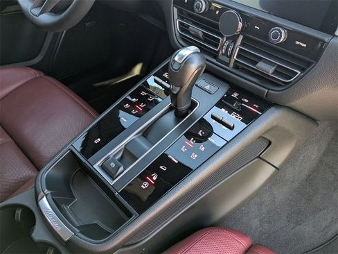 Used 2022 Porsche Macan image 17