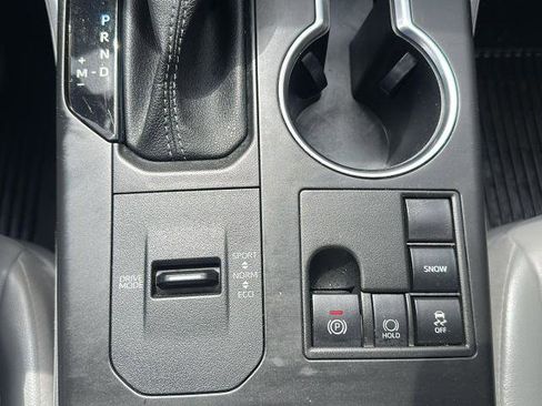 Used 2023 Toyota Highlander XLE FWD image 25