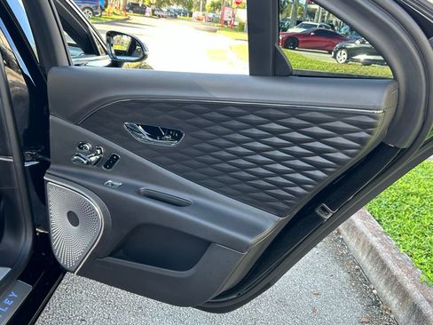 Used 2021 Bentley Flying Spur V8 image 43