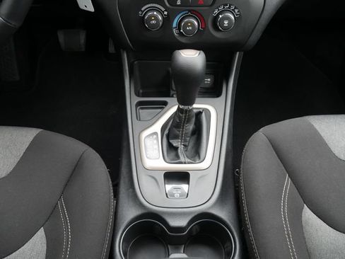 Used 2017 Jeep Cherokee Sport FWD image 18
