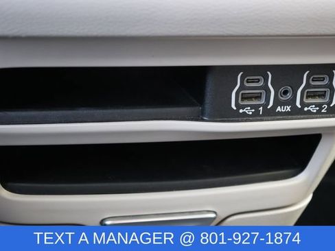 Used 2023 Chrysler Pacifica Touring-L image 27