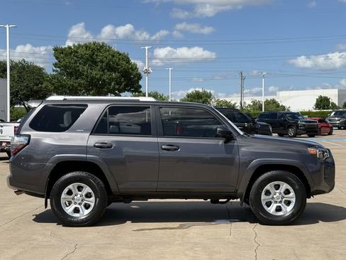 Used 2017 Toyota 4Runner SR5 RWD image 3