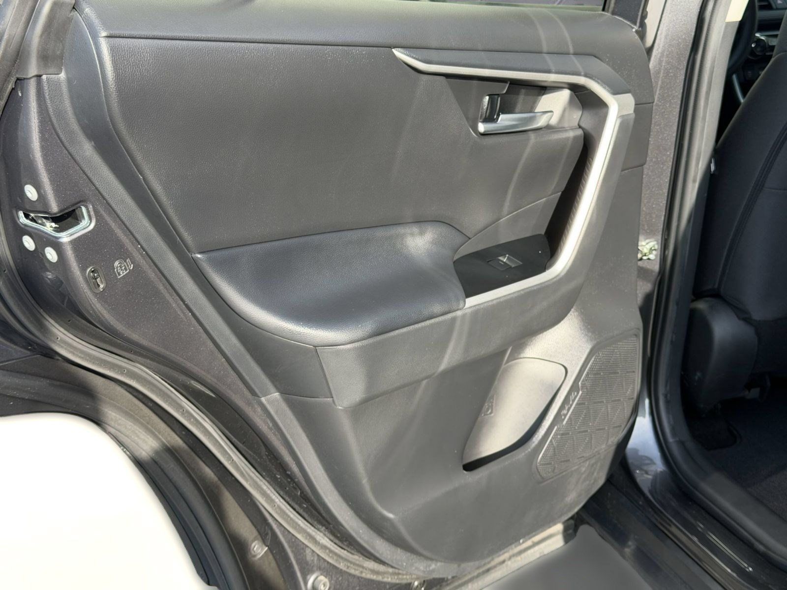 Used 2023 Toyota RAV4 XLE w/ Convenience Package FWD image 30