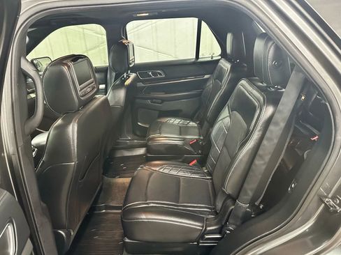 Used 2018 Ford Explorer Platinum image 33