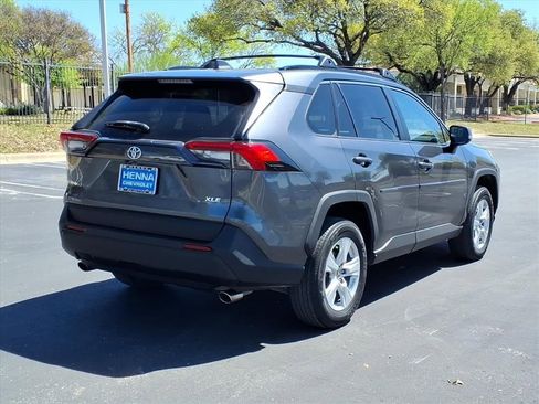 Used 2021 Toyota RAV4 XLE w/ Convenience Package image 9