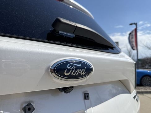 Used 2017 Ford Escape Titanium image 17