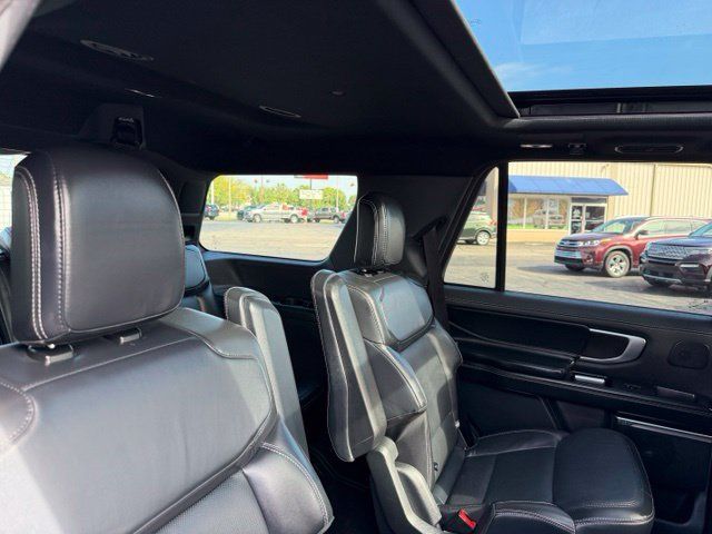 Used 2025 Ford Expedition Platinum w/ Stealth Performance Package AWD/4WD image 36