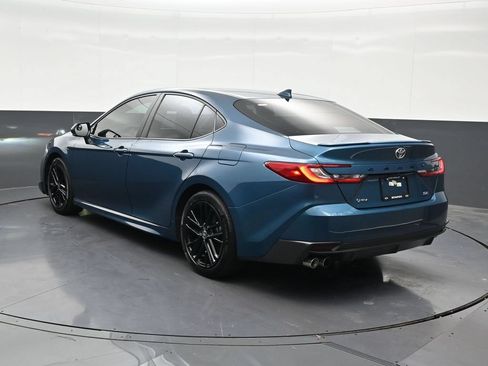 Used 2025 Toyota Camry SE FWD image 3