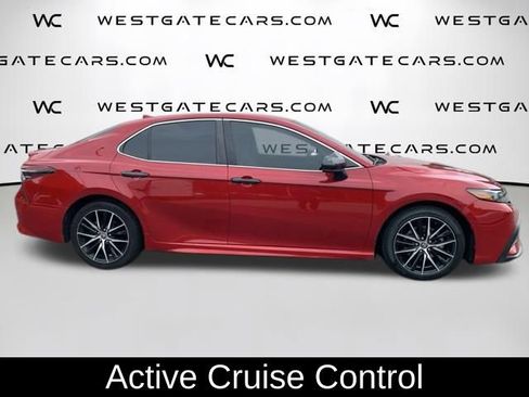 Used 2021 Toyota Camry SE image 11