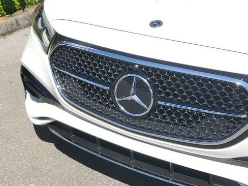 Used 2025 Mercedes-Benz E 350 4MATIC Sedan image 10