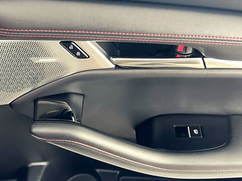 Used 2022 MAZDA MAZDA3 s image 31