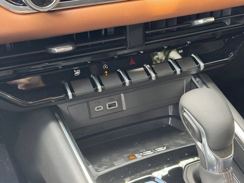 New 2026 GMC Canyon AT4 w/ Technology Plus Package AWD/4WD image 18