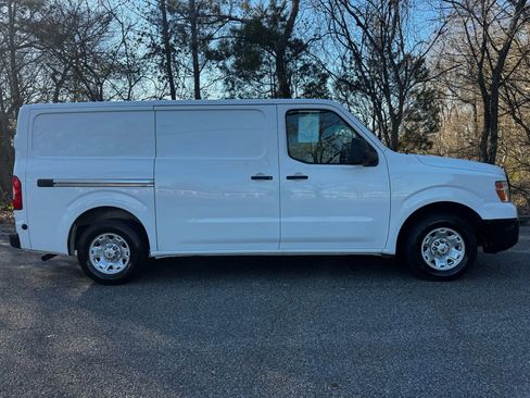 Used 2019 Nissan NV 1500 SV image 3
