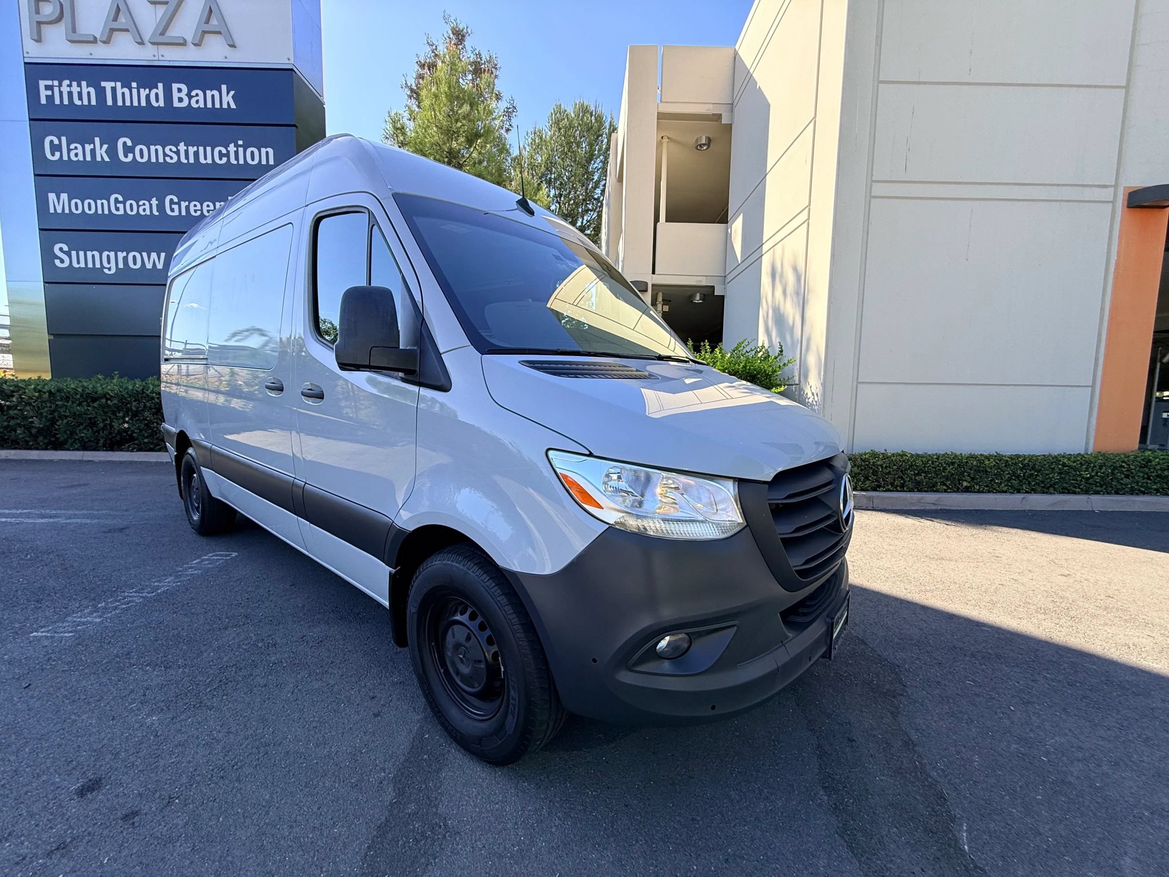 Used 2022 Mercedes-Benz Sprinter 2500 144 Crew image 8
