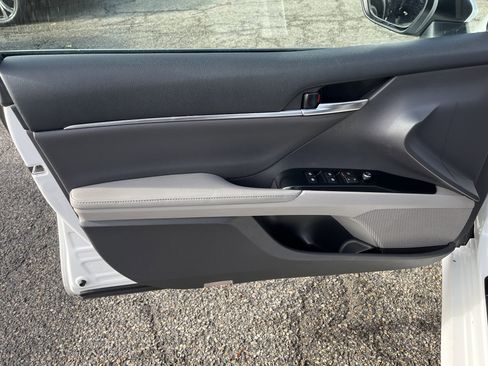 Used 2020 Toyota Camry XLE image 15