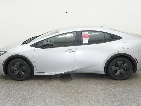 New 2025 Toyota Prius Plug-In Hybrid image 10