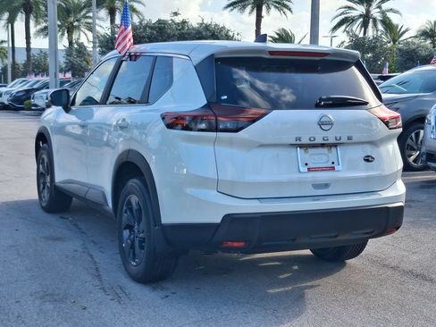 Used 2026 Nissan Rogue SV FWD image 4