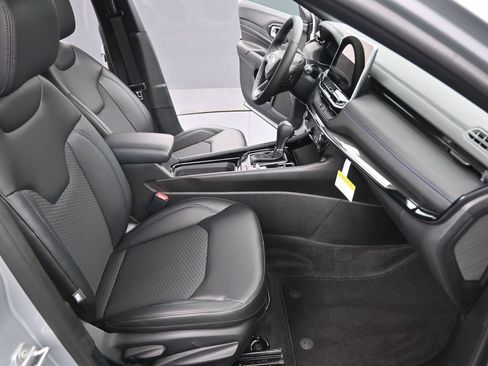 New 2026 Jeep Compass Latitude image 24