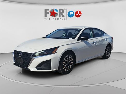Used 2025 Nissan Altima 2.5 SV FWD image 1