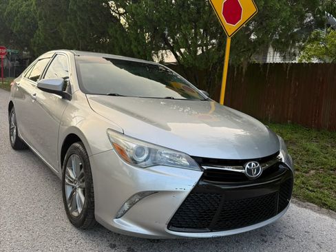 Used 2015 Toyota Camry SE w/ Moonroof Package FWD image 5