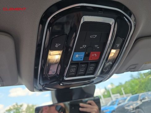 Used 2022 Jeep Grand Cherokee Overland w/ Advanced Protech Group III AWD/4WD image 14
