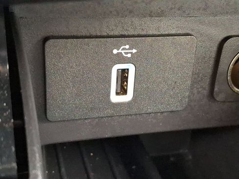 Used 2018 Ford Explorer XLT w/ Equipment Group 202A image 26