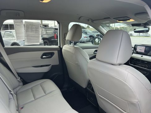 Used 2024 Nissan Rogue SL FWD image 22