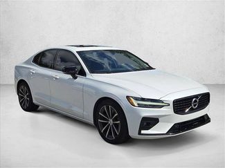 Used 2021 Volvo S60 T5 Momentum w/ Premium Package FWD video 3