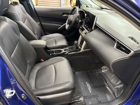 Used 2023 Toyota Corolla Cross XLE w/ Convenience Package image 16
