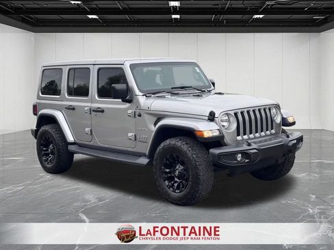 Used 2018 Jeep Wrangler Unlimited Sahara AWD/4WD image 7