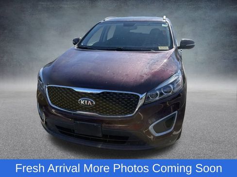 Used 2018 Kia Sorento LX w/ LX V6 Convenience Package image 2