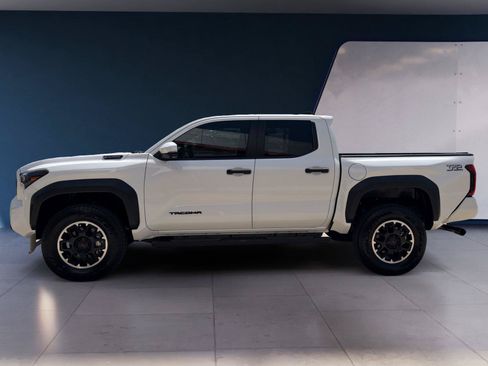 Used 2026 Toyota Tacoma TRD Off-Road w/ TRD Off Road Premium Package AWD/4WD image 2