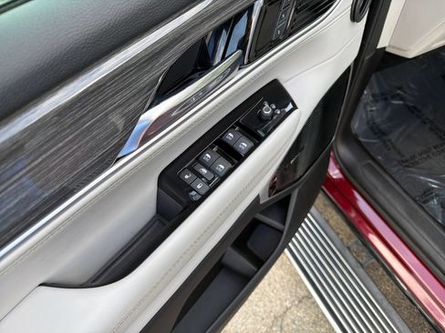 Used 2022 Jeep Wagoneer Series III w/ Premium Group I AWD/4WD image 13