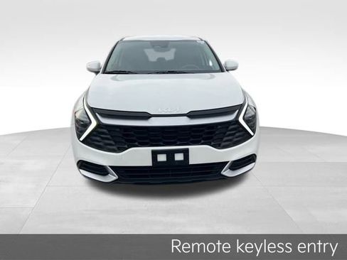 Used 2024 Kia Sportage LX image 2