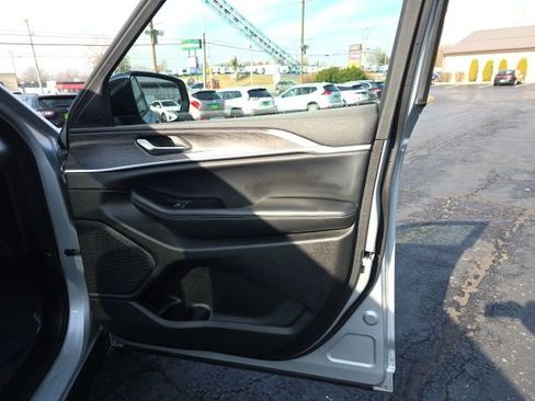 Used 2024 Jeep Grand Cherokee L Limited w/ Luxury Tech Group II image 42