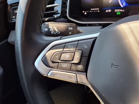 Used 2025 Volkswagen Jetta SE w/ Sunroof Package FWD image 13