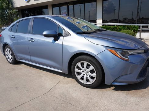 Used 2020 Toyota Corolla LE image 1