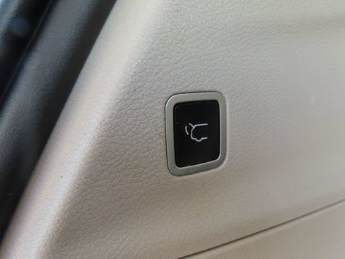 Used 2017 Chrysler Pacifica Touring-L FWD image 44